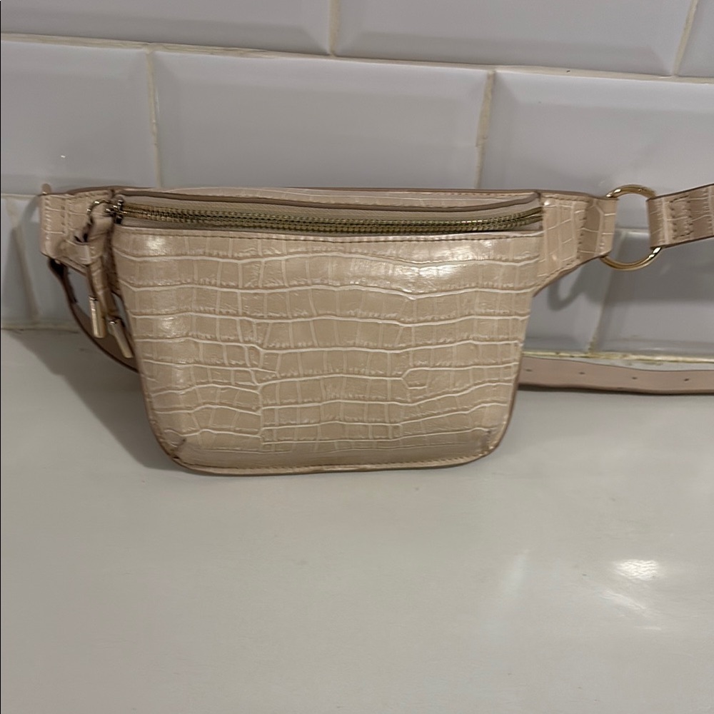 H&M Belt Bag Crocodile Pattern Size OS